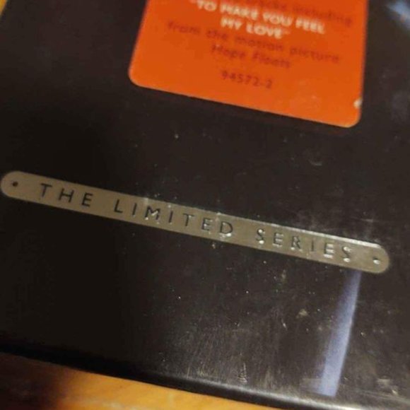 Vintage Garth Brooks The Limited Series Box Set Factory Sealed* - Picture 5 of 5